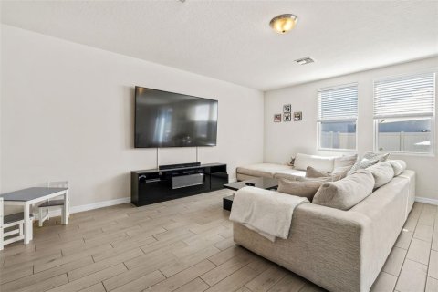 Casa en venta en Zephyrhills, Florida, 3 dormitorios, 182.46 m2 № 1573139 - foto 4