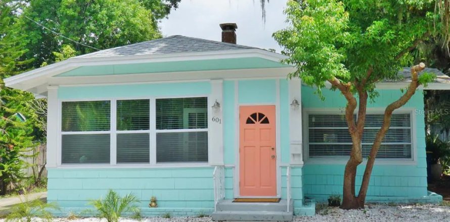 House in Clearwater, Florida 3 bedrooms, 171.59 sq.m. № 2222892