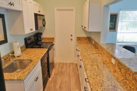 House in Clearwater, Florida 3 bedrooms, 171.59 sq.m. № 2222892 - photo 10