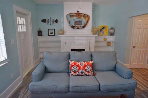 House in Clearwater, Florida 3 bedrooms, 171.59 sq.m. № 2222892 - photo 9