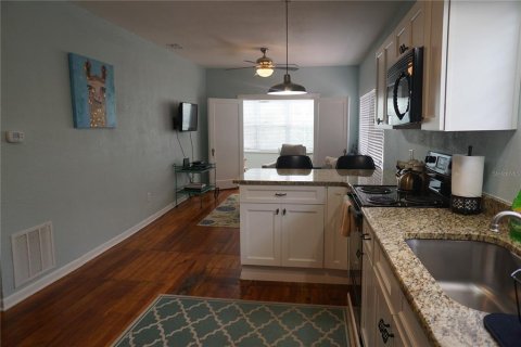 House in Clearwater, Florida 3 bedrooms, 171.59 sq.m. № 2222892 - photo 6