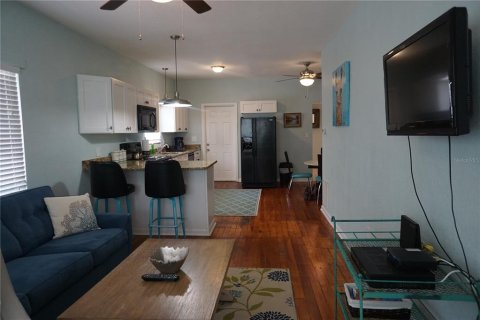 House in Clearwater, Florida 3 bedrooms, 171.59 sq.m. № 2222892 - photo 4