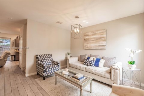 Touwnhouse à vendre à Homestead, Floride: 3 chambres, 120.96 m2 № 1965347 - photo 4