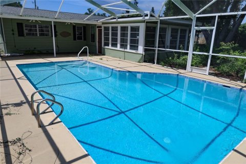 House in Winter Haven, Florida 3 bedrooms, 133.13 sq.m. № 1824965 - photo 30