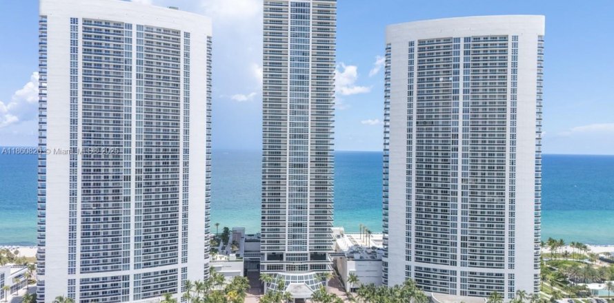 Condominio en Hallandale Beach, Florida, 1 dormitorio № 1889317