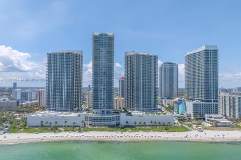Condominio en venta en Hallandale Beach, Florida, 1 dormitorio, 80.92 m2 № 1889317 - foto 2