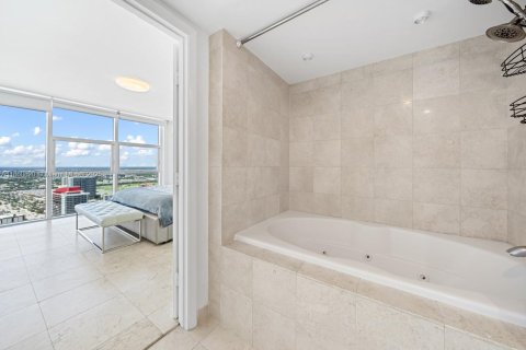 Condominio en venta en Hallandale Beach, Florida, 1 dormitorio, 80.92 m2 № 1889317 - foto 25