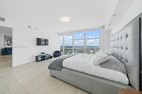 Condominio en venta en Hallandale Beach, Florida, 1 dormitorio, 80.92 m2 № 1889317 - foto 24