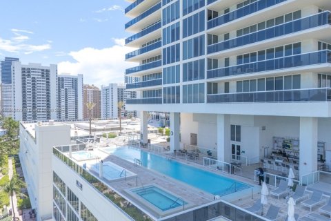 Condominio en venta en Hallandale Beach, Florida, 1 dormitorio, 80.92 m2 № 1889317 - foto 6