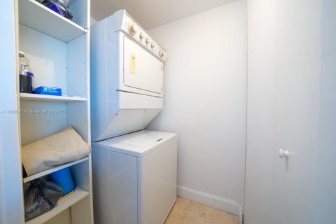 Condominio en venta en Hallandale Beach, Florida, 1 dormitorio, 80.92 m2 № 1889317 - foto 30