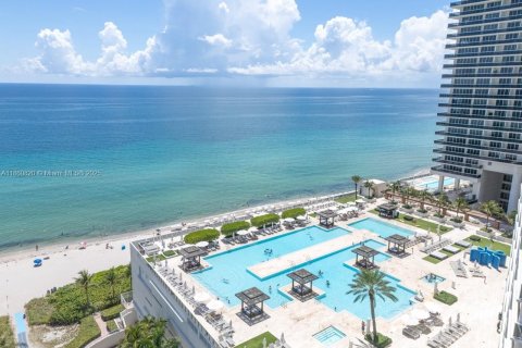 Condominio en venta en Hallandale Beach, Florida, 1 dormitorio, 80.92 m2 № 1889317 - foto 7