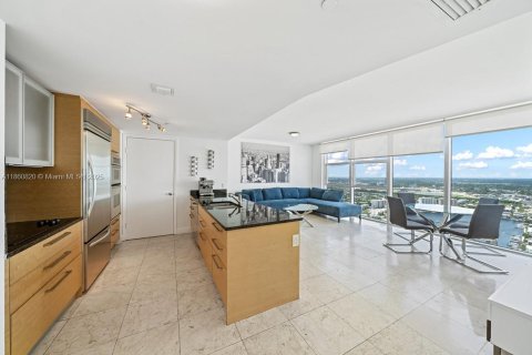 Condominio en venta en Hallandale Beach, Florida, 1 dormitorio, 80.92 m2 № 1889317 - foto 14