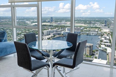 Condominio en venta en Hallandale Beach, Florida, 1 dormitorio, 80.92 m2 № 1889317 - foto 12
