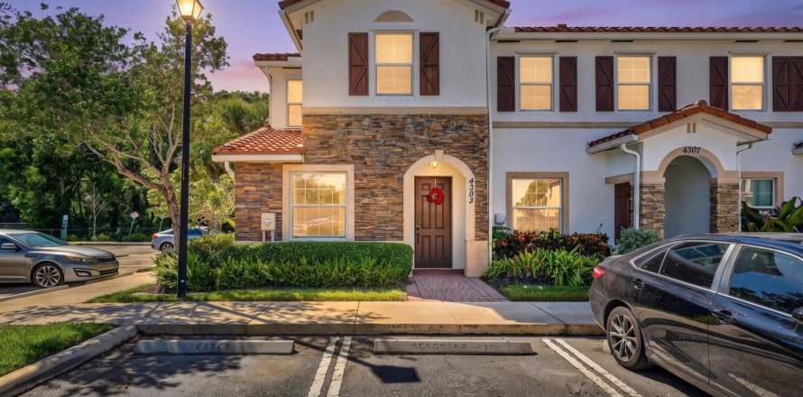 Touwnhouse à West Palm Beach, Floride 3 chambres, 139.26 m2 № 2410731