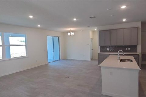 House in Palm Coast, Florida 3 bedrooms, 231.05 sq.m. № 2114697 - photo 3