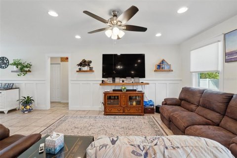 Casa en venta en Mascotte, Florida, 3 dormitorios, 148.64 m2 № 1746433 - foto 14