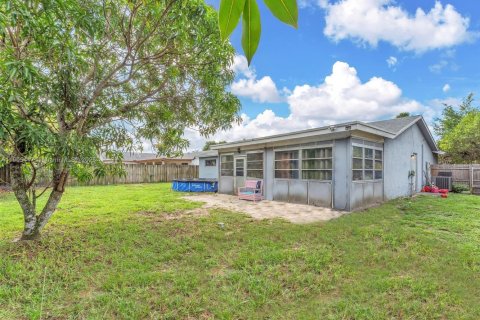 House in Margate, Florida 3 bedrooms, 146.41 sq.m. № 1956172 - photo 24