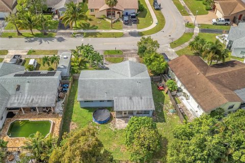 House in Margate, Florida 3 bedrooms, 146.41 sq.m. № 1956172 - photo 7