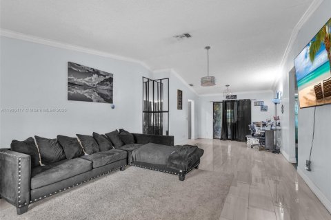 House in Margate, Florida 3 bedrooms, 146.41 sq.m. № 1956172 - photo 8