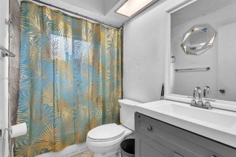 House in Margate, Florida 3 bedrooms, 146.41 sq.m. № 1956172 - photo 18