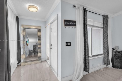 House in Margate, Florida 3 bedrooms, 146.41 sq.m. № 1956172 - photo 10