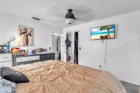 House in Margate, Florida 3 bedrooms, 146.41 sq.m. № 1956172 - photo 17