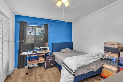 House in Margate, Florida 3 bedrooms, 146.41 sq.m. № 1956172 - photo 22