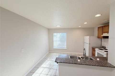 House in Apopka, Florida 4 bedrooms, 142.14 sq.m. № 2306750 - photo 9