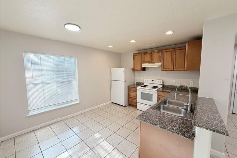 House in Apopka, Florida 4 bedrooms, 142.14 sq.m. № 2306750 - photo 10