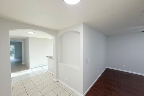 House in Apopka, Florida 4 bedrooms, 142.14 sq.m. № 2306750 - photo 5
