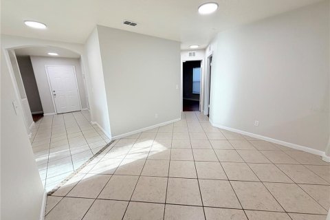 House in Apopka, Florida 4 bedrooms, 142.14 sq.m. № 2306750 - photo 20