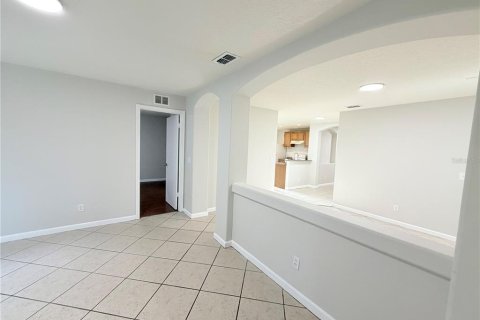 House in Apopka, Florida 4 bedrooms, 142.14 sq.m. № 2306750 - photo 12