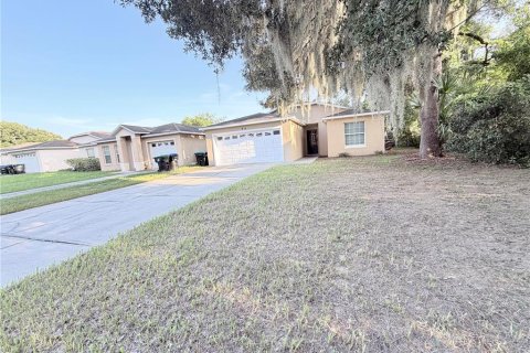 House in Apopka, Florida 4 bedrooms, 142.14 sq.m. № 2306750 - photo 28