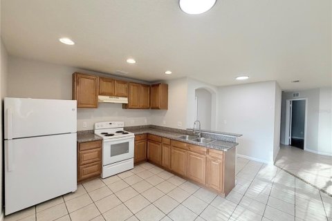 House in Apopka, Florida 4 bedrooms, 142.14 sq.m. № 2306750 - photo 8