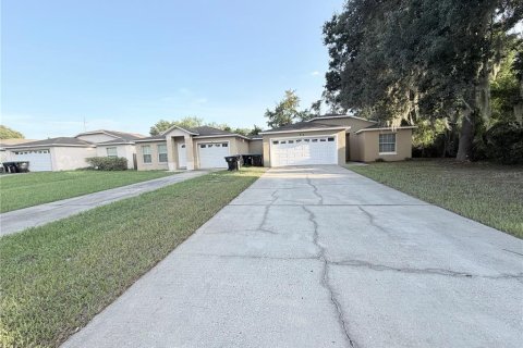 House in Apopka, Florida 4 bedrooms, 142.14 sq.m. № 2306750 - photo 2