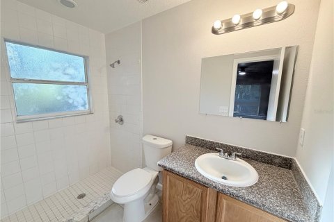 House in Apopka, Florida 4 bedrooms, 142.14 sq.m. № 2306750 - photo 15