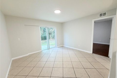 House in Apopka, Florida 4 bedrooms, 142.14 sq.m. № 2306750 - photo 24