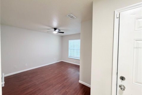 House in Apopka, Florida 4 bedrooms, 142.14 sq.m. № 2306750 - photo 4
