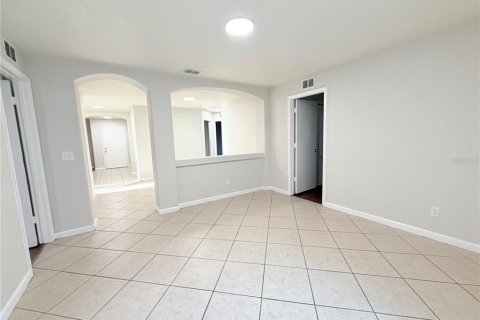 House in Apopka, Florida 4 bedrooms, 142.14 sq.m. № 2306750 - photo 13