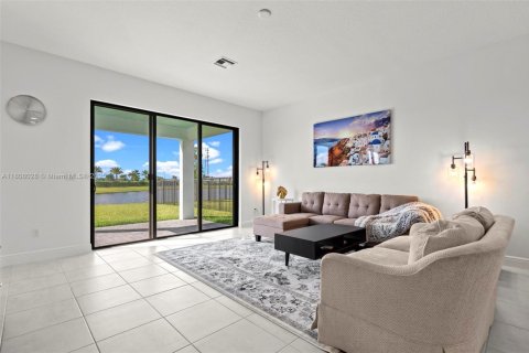House in Loxahatchee Groves, Florida 5 bedrooms, 255.48 sq.m. № 1937149 - photo 11