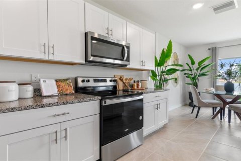 House in Ormond Beach, Florida 5 bedrooms, 241.64 sq.m. № 1744773 - photo 7