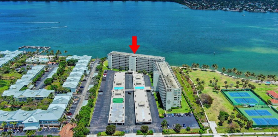 Condo in Lake Park, Florida, 2 bedrooms  № 1188759