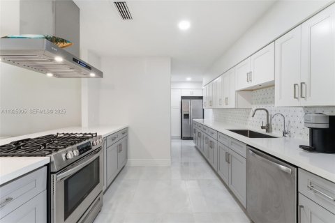 House in Hollywood, Florida 3 bedrooms, 94.57 sq.m. № 1984442 - photo 6