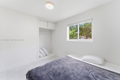 House in Hollywood, Florida 3 bedrooms, 94.57 sq.m. № 1984442 - photo 15