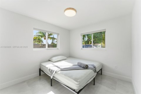 House in Hollywood, Florida 3 bedrooms, 94.57 sq.m. № 1984442 - photo 19