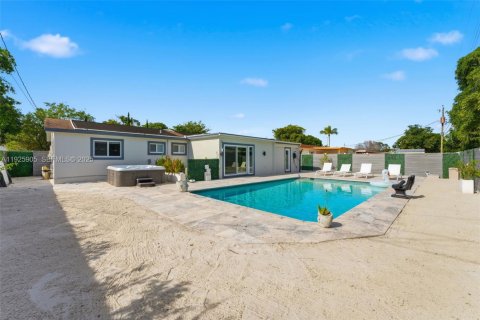 House in Hollywood, Florida 3 bedrooms, 94.57 sq.m. № 1984442 - photo 22