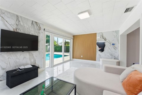 House in Hollywood, Florida 3 bedrooms, 94.57 sq.m. № 1984442 - photo 10