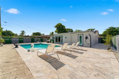 House in Hollywood, Florida 3 bedrooms, 94.57 sq.m. № 1984442 - photo 13