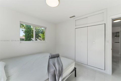 House in Hollywood, Florida 3 bedrooms, 94.57 sq.m. № 1984442 - photo 20