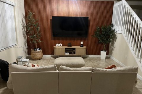 Touwnhouse à vendre à Hialeah, Floride: 3 chambres, 146.23 m2 № 1964020 - photo 3
